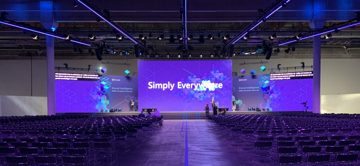 Live Event mit Eve Untertitelung auf extra Bildschirmen